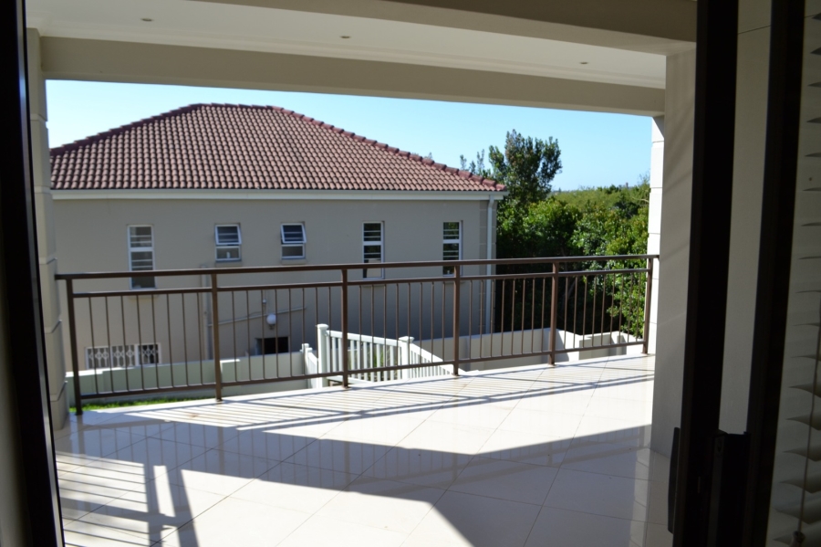 To Let 4 Bedroom Property for Rent in Beacon Bay Eastern Cape